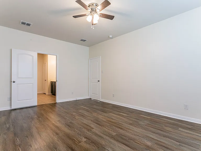 211 Azalea Way — Photo 6