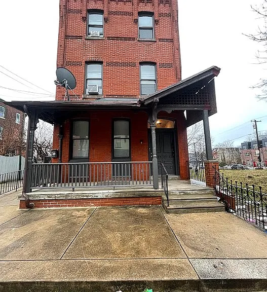 890 N 41st St #A — Photo 2