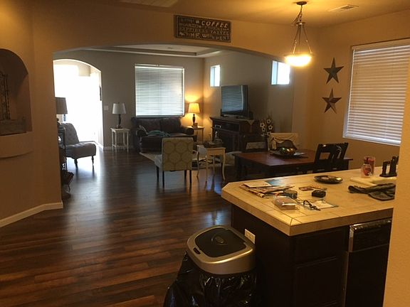 5th image of 527 Meadowwood Dr SW