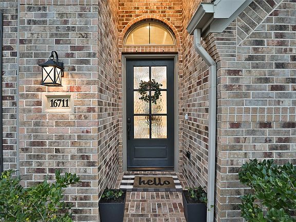 4th image of 16711 Arboleda Dr