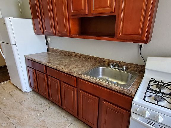 3rd image of 592 Union Ave #4C