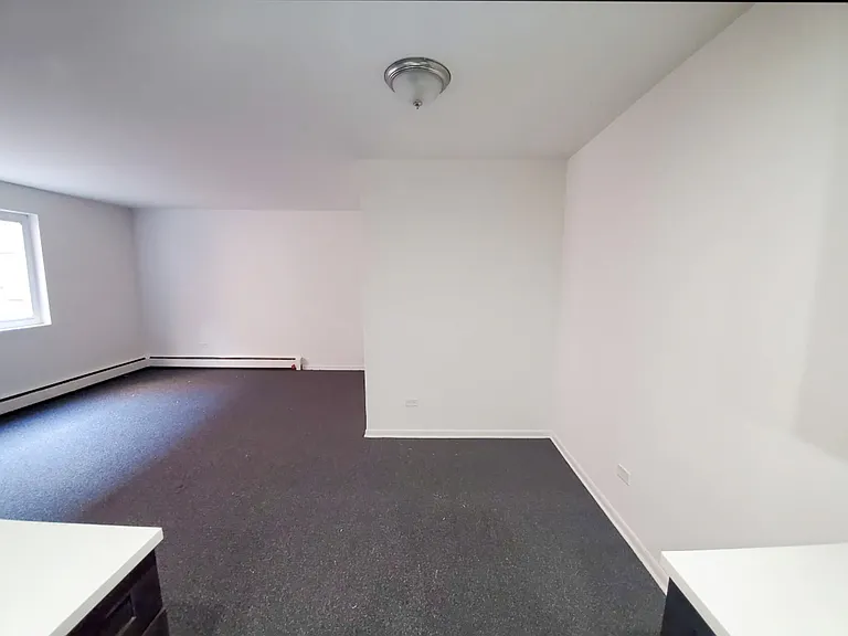525 W Aldine Ave #304 — Photo 3