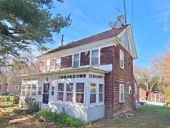 3rd image of 305 Main St