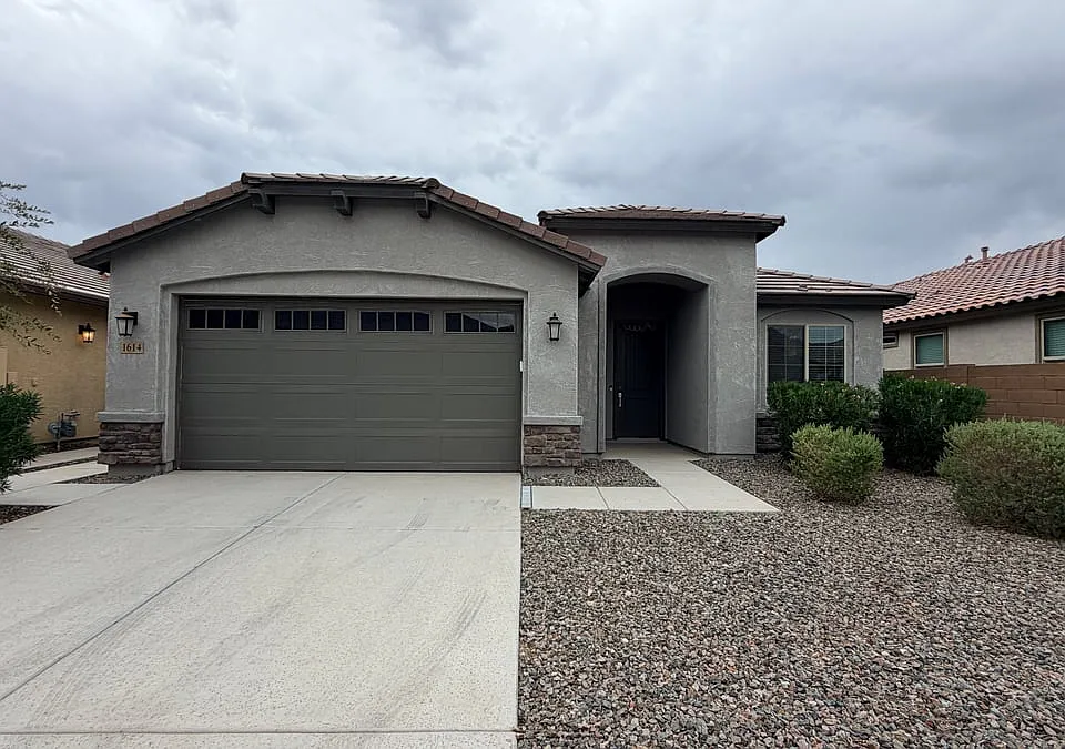 1614 W Corral Rd