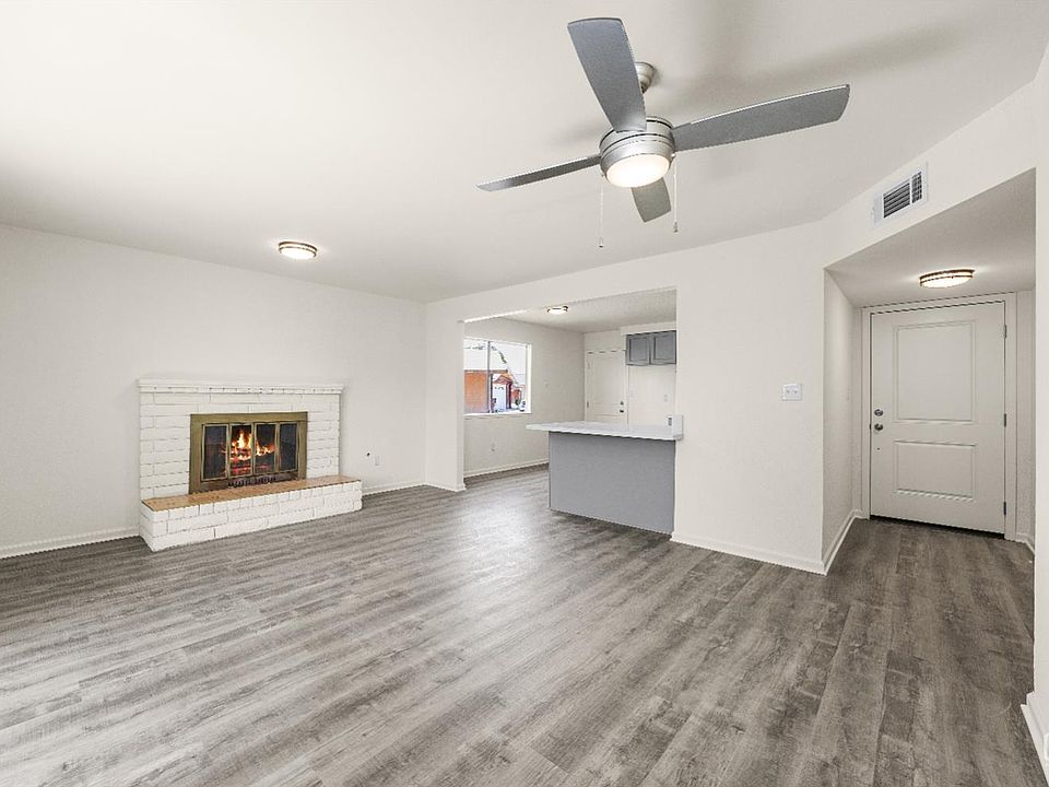 1st image of 1009 Caroline Ct
