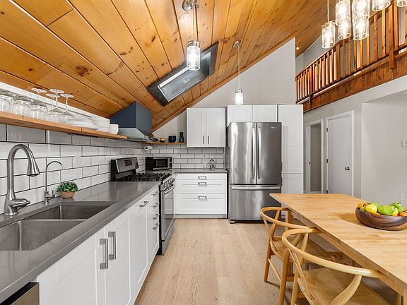 3rd image of 799 Craney Hill Road