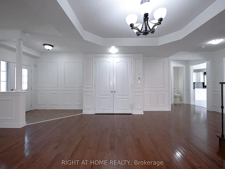 11 Amstel Ave — Photo 4