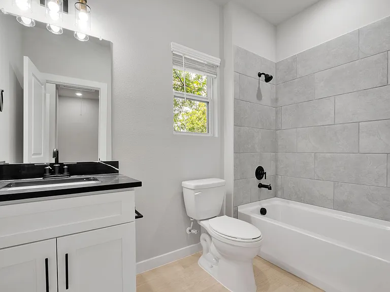 521 Dakota St — Photo 13