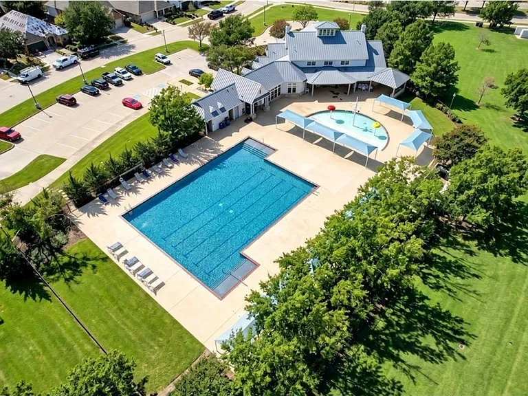 2109 Lake Hawthorne Trl — Photo 40