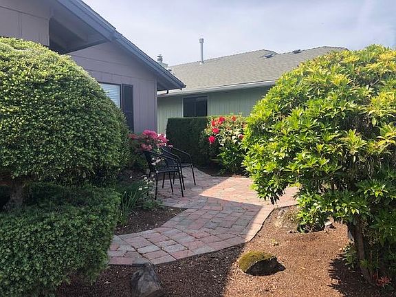 2nd image of 1644 Sunrise Cres NW