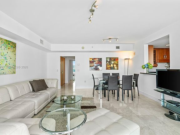 4th image of 19400 Turnberry Way APT 1731