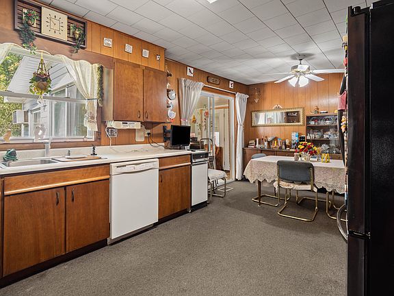 2nd image of 689 Washington Ave