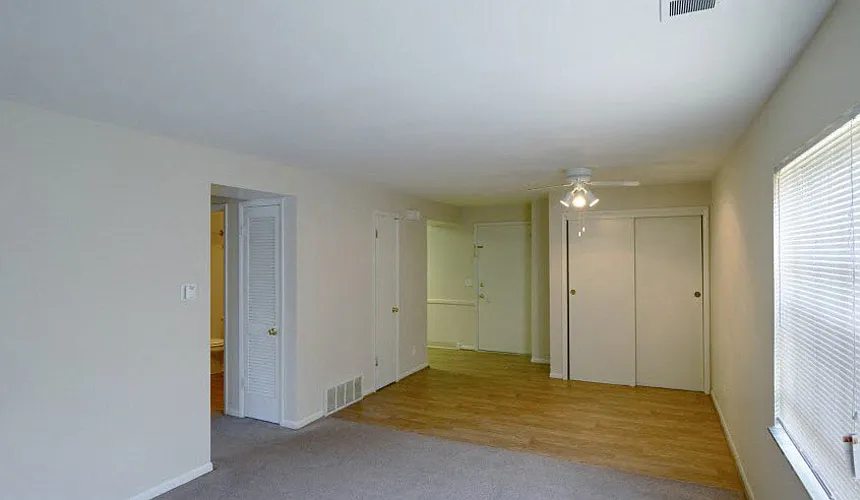 Alexander Hamilton Plaza Apartments — Photo 2
