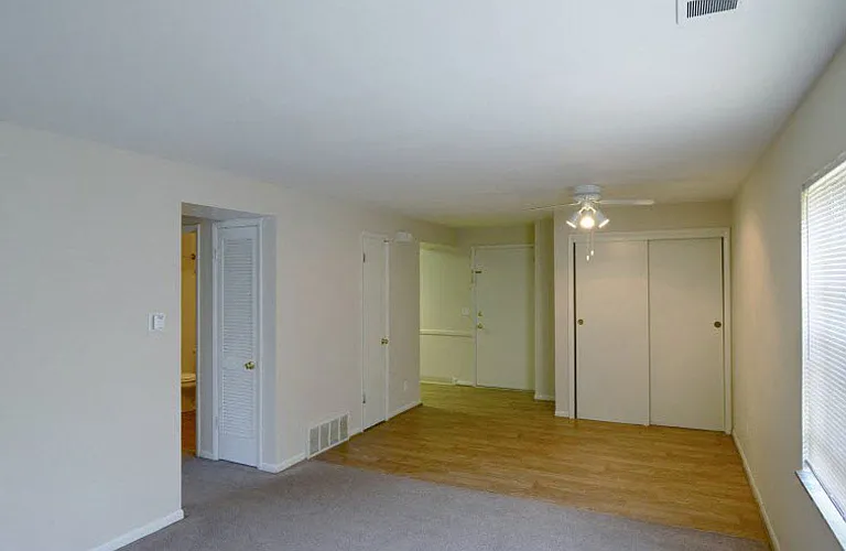 Alexander Hamilton Plaza Apartments — Photo 2