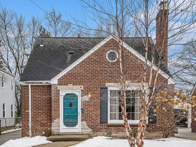 1791 Kenmore Dr, Grosse Pointe Woods, MI, 48236