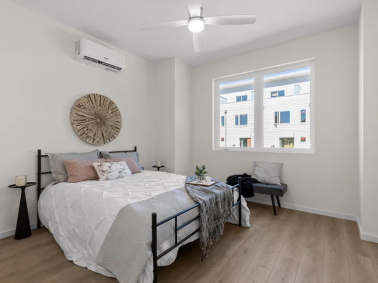 105 E Oldham Ave — Photo 18