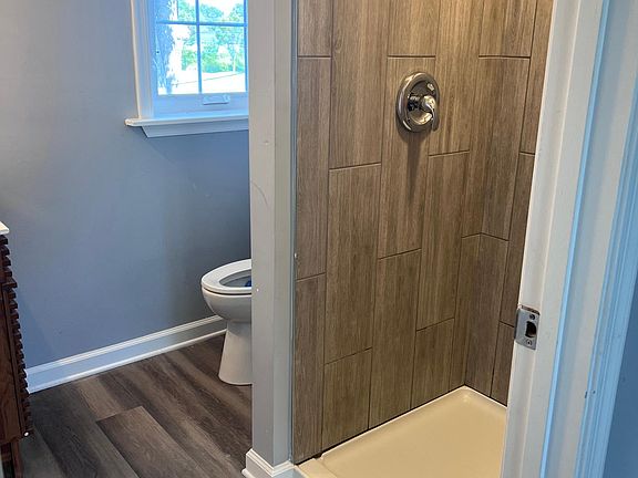 3rd image of 10238 Warwick Blvd #10238