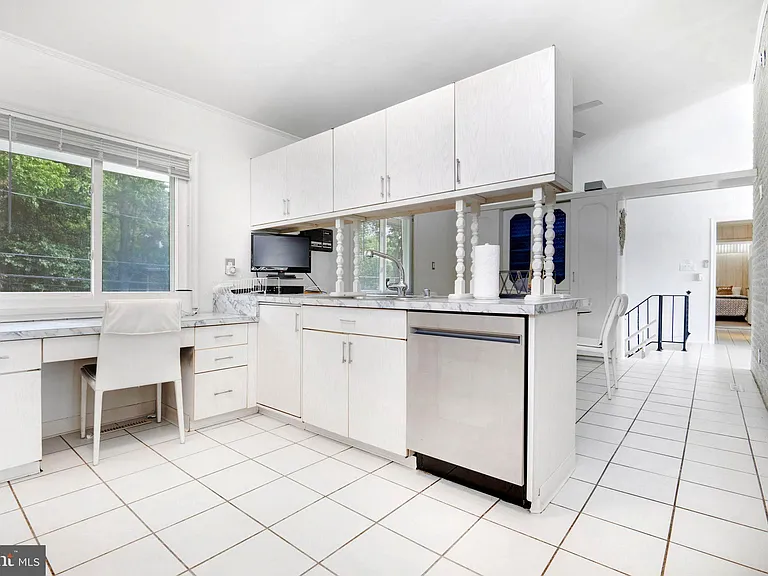 1323 Magnolia Ave — Photo 25