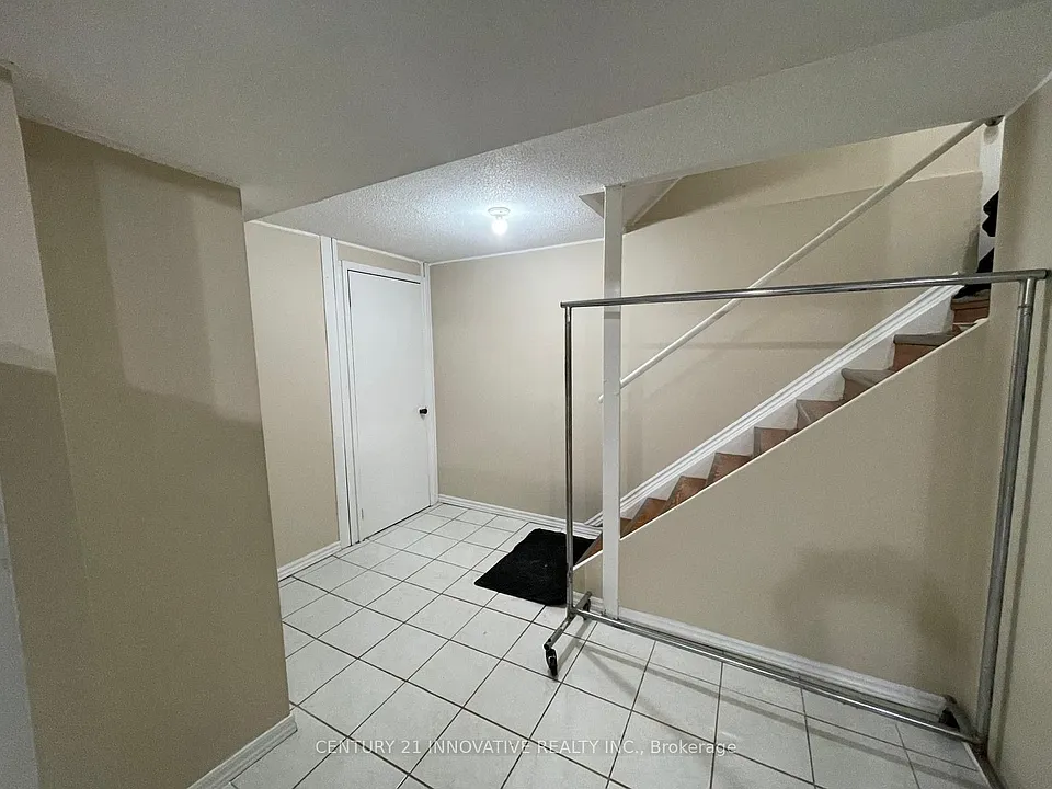 64 E Cimmaron St #BASEMENT
