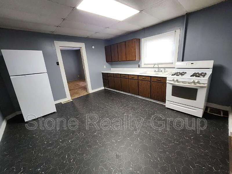Studio, 1.0 bath, $650 — Photo 4