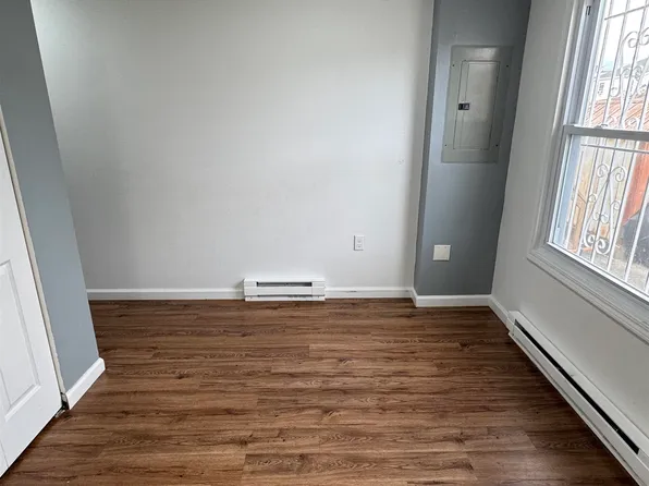 375 Whiton Street image 4 of 20