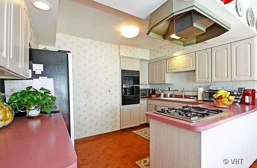 3rd image of 6312 N Louise Ave