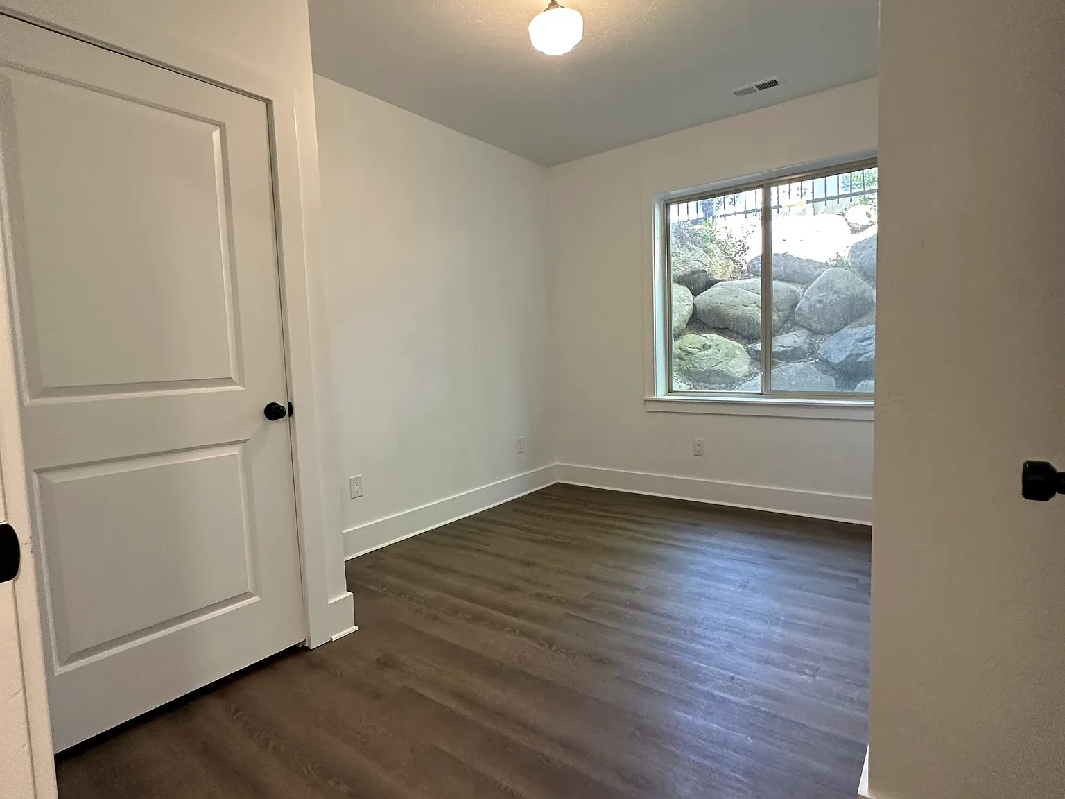 3 bed, 1300 sqft, $2,100 — Photo 4