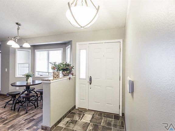 5th image of 901 N Archer Dr