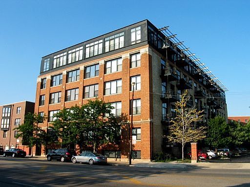1st image of 2911 N Western Ave APT 210