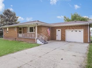 832 Lovers Ln, Columbus, NE 68601