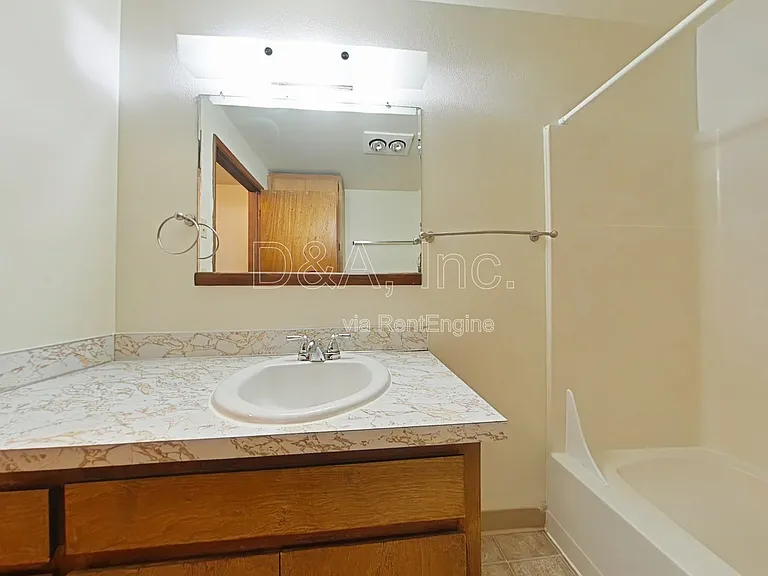 2525 NW Grant Ave — Photo 8