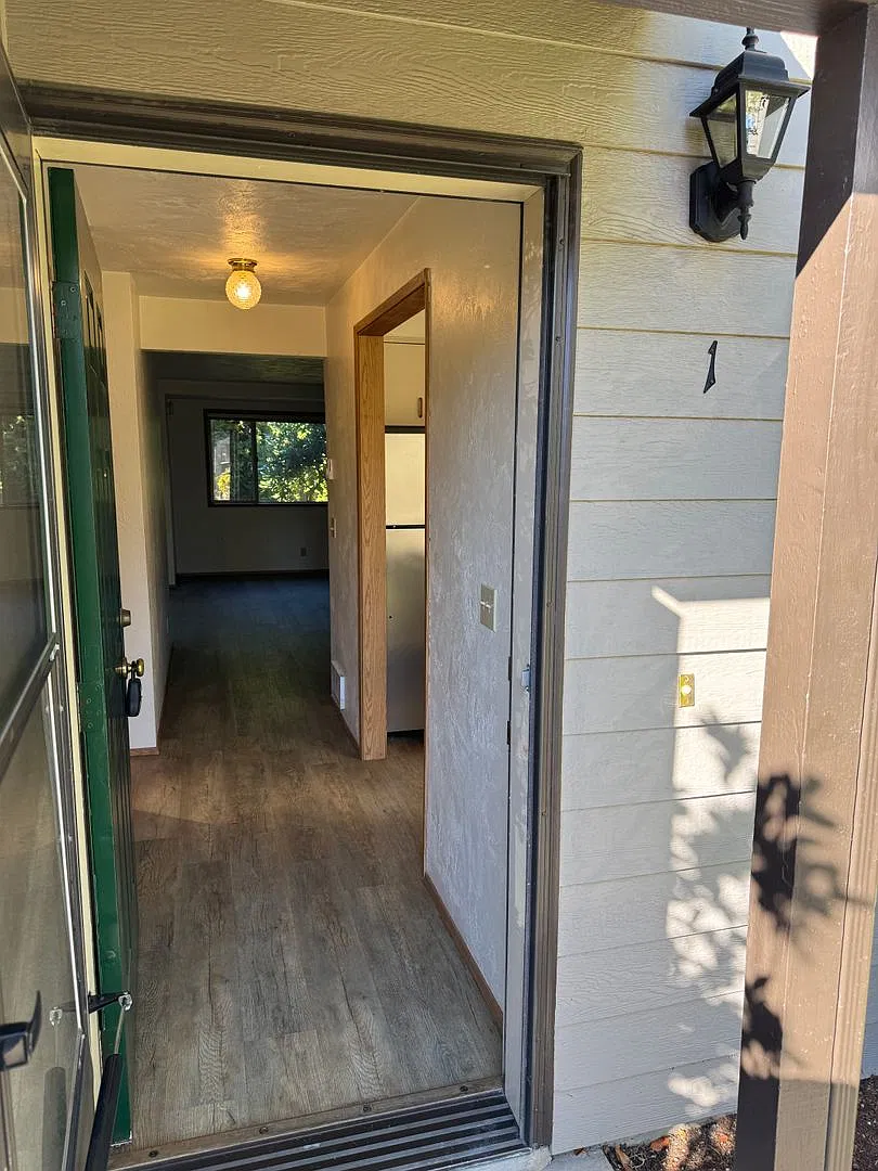 1609 Adkins St. — Photo 2