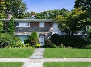 65 Salem Rd, Rockville Centre, NY 11570