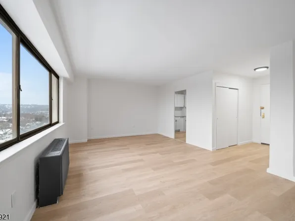 275 Prospect St #16 M, East Orange City, NJ 07017