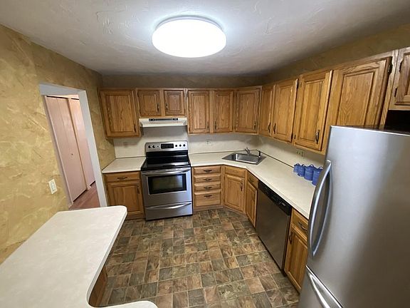 4th image of 103 Ridgefield Cir #D