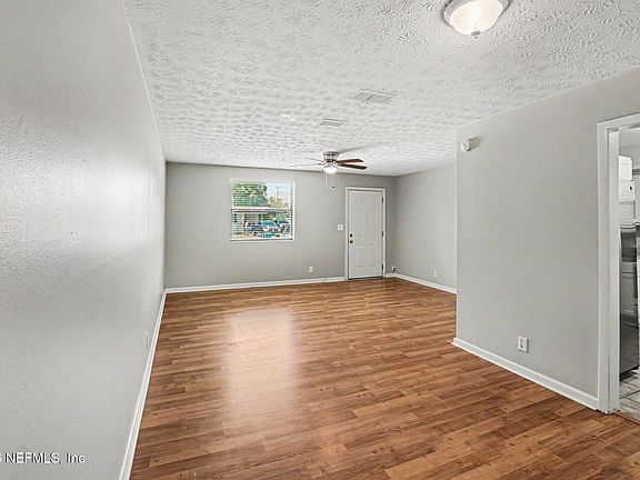 5th image of 7417 MAYAPPLE Road