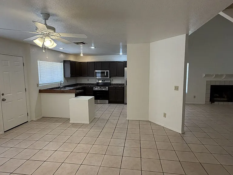 6220 W Beryl Ave — Photo 5
