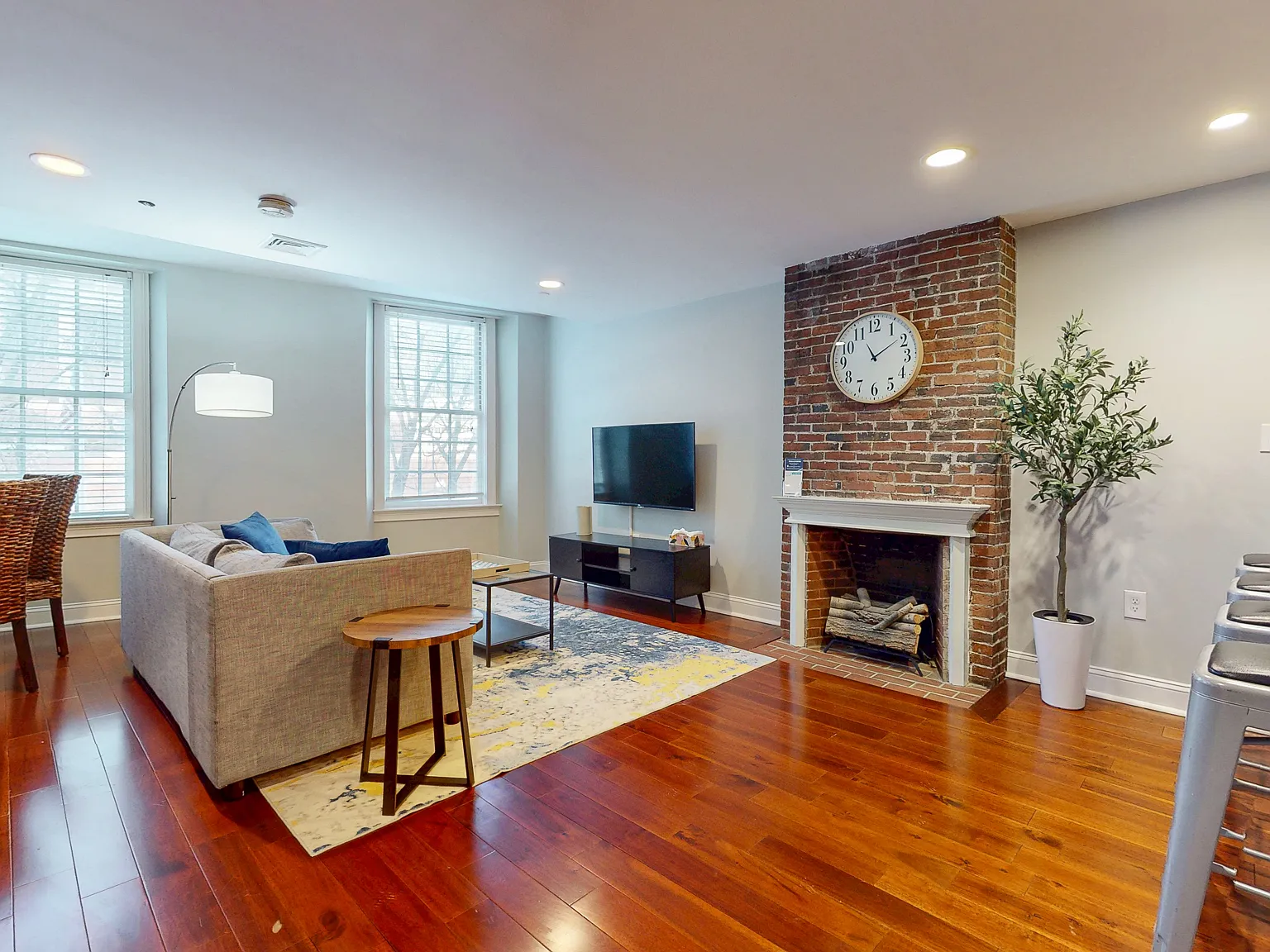 1 bed, 900 sqft, $6,300 — Photo 4