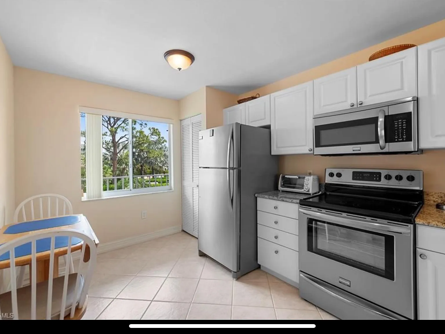 2 bed, 1100 sqft, $1,900 — Photo 2
