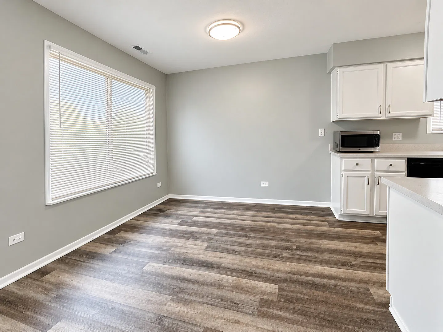 2 bed, 1.5 bath, 1000 sqft, $2,300 — Photo 3