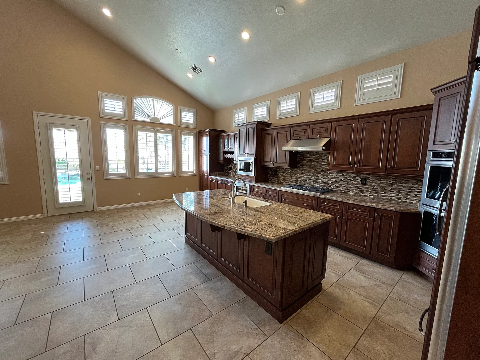 4 bed, 3.5 bath, 3027 sqft, $4,850 — Photo 4
