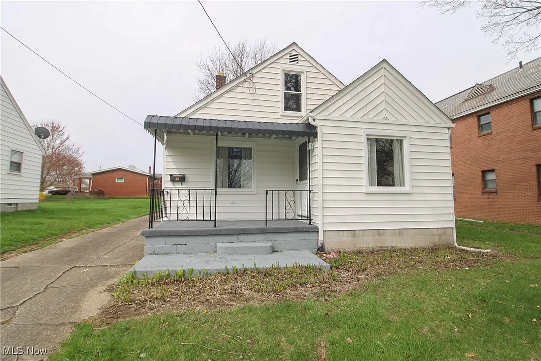803 5th St photo 1
