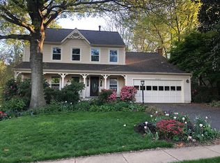 7043 Devereux Circle Dr, Alexandria, VA 22315