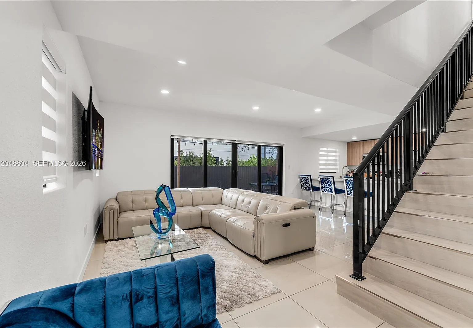 5 bed, 4.5 bath, 1902 sqft, $4,200 — Photo 4