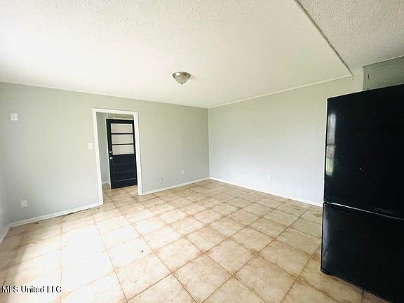 3rd image of 5671 Winterwood Dr