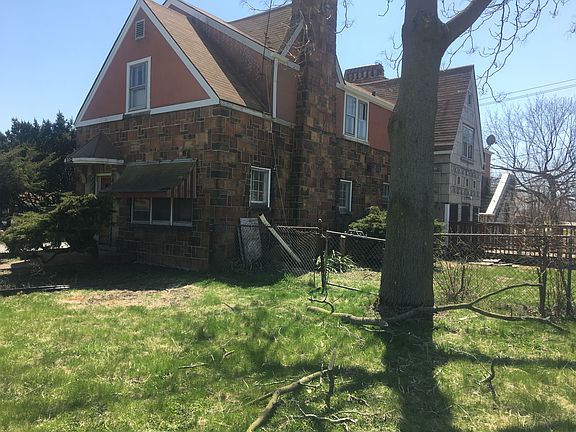 4th image of 308 E 23rd St #House