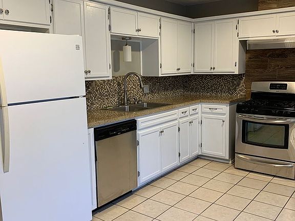 5th image of 208 Circle Dr