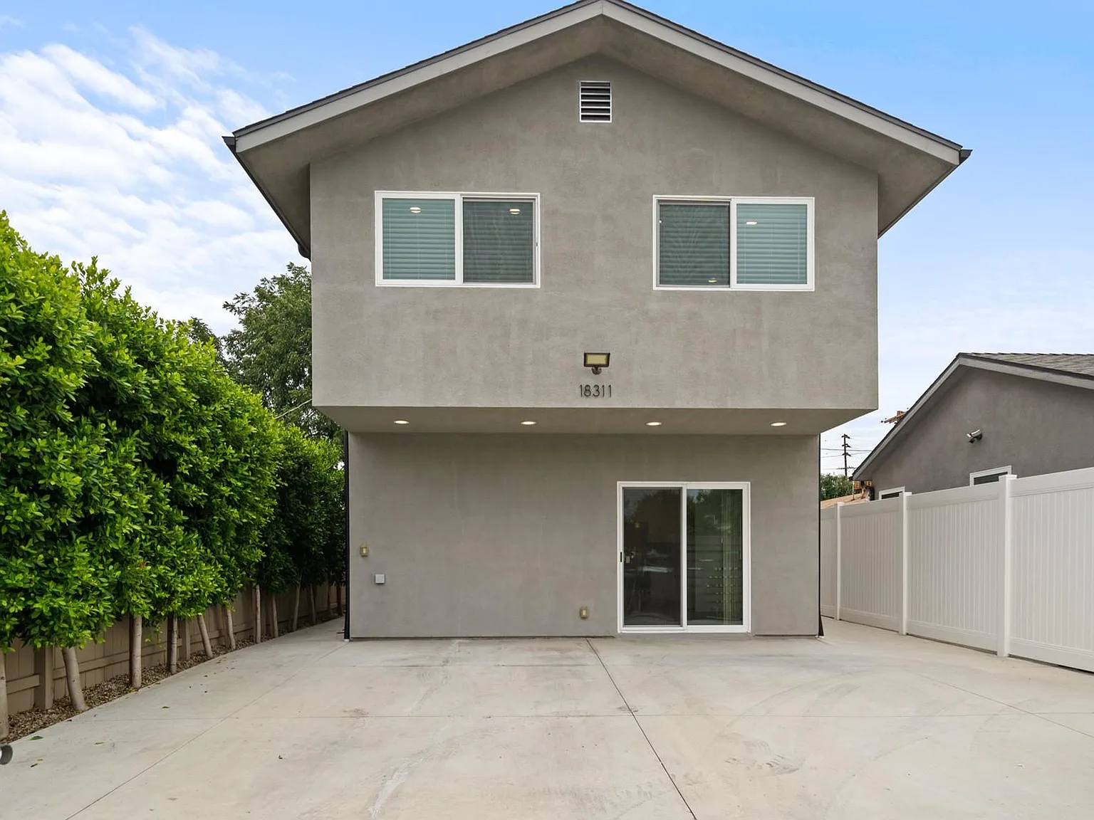 2 bed, 1.5 bath, 1030 sqft, $3,200 — Photo 1