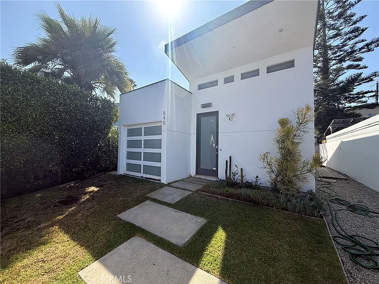 840 Brooks Ave — Photo 2