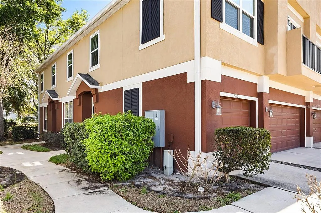 2 bed, 2.0 bath, 1214 sqft, $2,000 — Photo 3